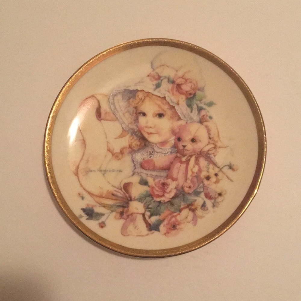 Jan Hagara:  “Hannah” Ring Plate